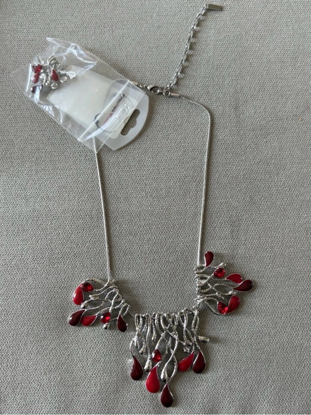 Sputnik Bijoux NWT Silver Tone Red Teardrop Necklace & Earring Set